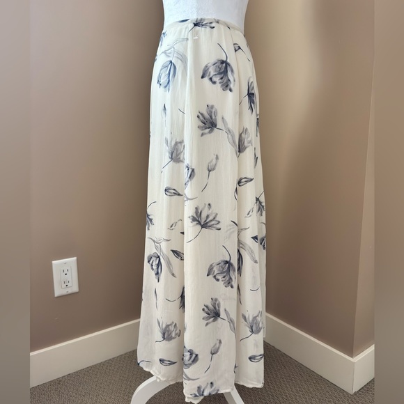 Urban Tribe Rayon White Midi Skirt with Blue Floral Print - Picture 4 of 6